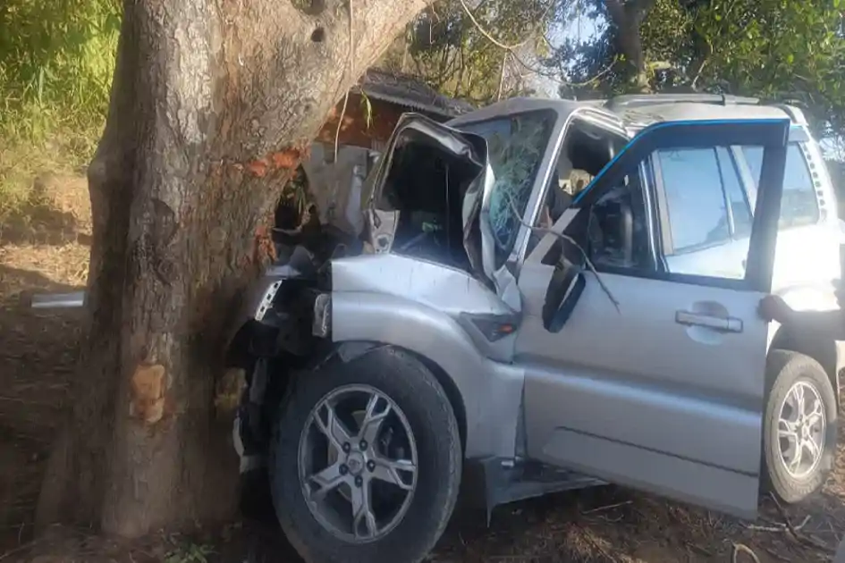 खूंटी-सिमडेगा सड़क पर पेड़ से टकराई तेज़ रफ़्तार स्कॉर्पियो, दो पादरियों की मौ*त