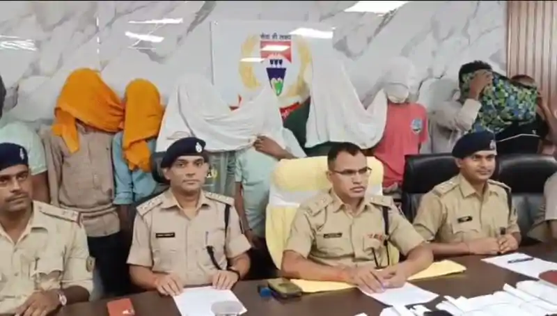 बोकारो पुलिस की बड़ी कार्रवाई, साइबर ठगी के मास्टरमाइंड समेत 9 गिरफ्तार बोकारो पुलिस की बड़ी कार्रवाई, साइबर ठगी के मास्टरमाइंड समेत 9 गिरफ्तार