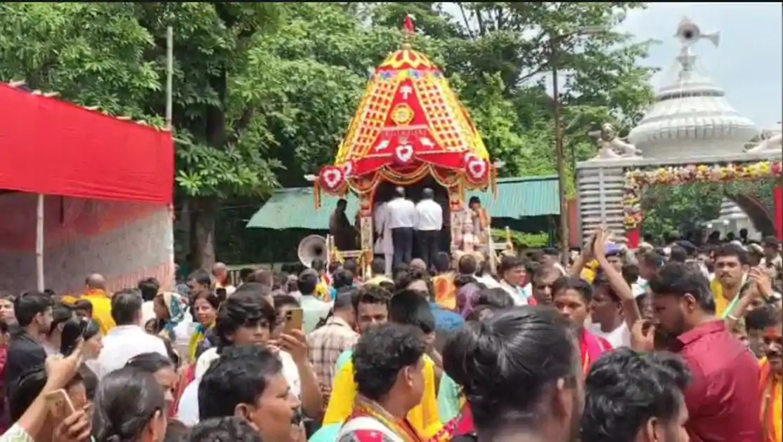 बोकारो : छेरा पहरा से हुई शुरुआत, जगन्नाथ रथयात्रा में दिखी भक्ति की अद्भुत छटा