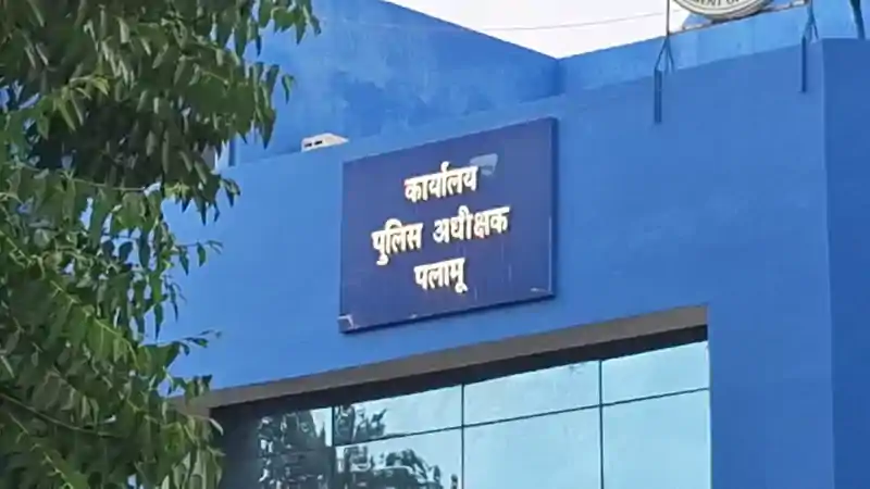 SP का बड़ा एक्शन! शिकायत मिलते ही ओपी प्रभारी पर गिरी सस्पेंशन की गाज SP का बड़ा एक्शन! शिकायत मिलते ही ओपी प्रभारी पर गिरी सस्पेंशन की गाज