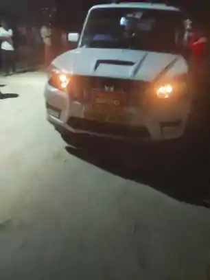 बीपीआरओ बोर्ड लगी गाडी से दारू बरामद, पुलिस जांच में जुटी
