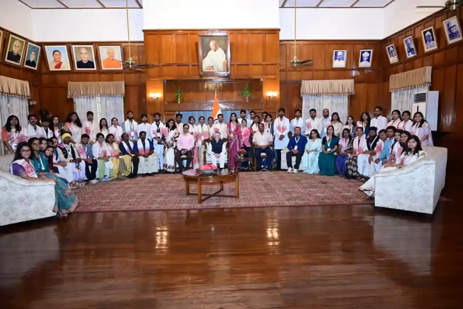 झारखंड की संस्कृति और विरासत से रूबरू हुए IIT इंदौर के विद्यार्थी, राज्यपाल ने दिया नवाचार और राष्ट्रसेवा का संदेश