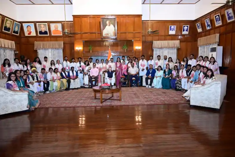 झारखंड की संस्कृति और विरासत से रूबरू हुए IIT इंदौर के विद्यार्थी, राज्यपाल ने दिया नवाचार और राष्ट्रसेवा का संदेश