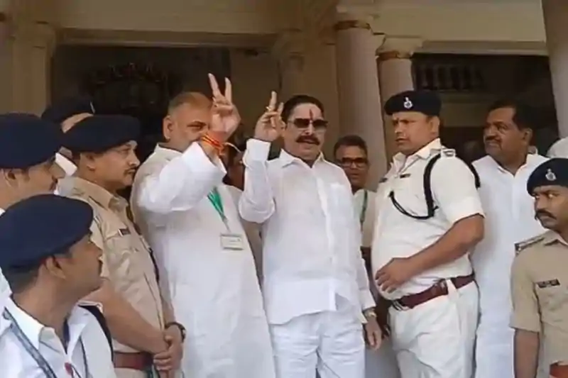 विधानसभा पहुंचे अनंत सिंह 