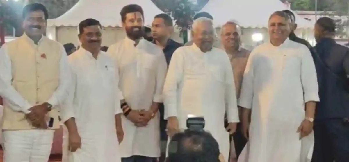 चिराग पासवान की इफ्तार पार्टी में पहुंचे नीतीश कुमार, बोले- पिता की परंपरा को आगे बढ़ा रही पार्टी