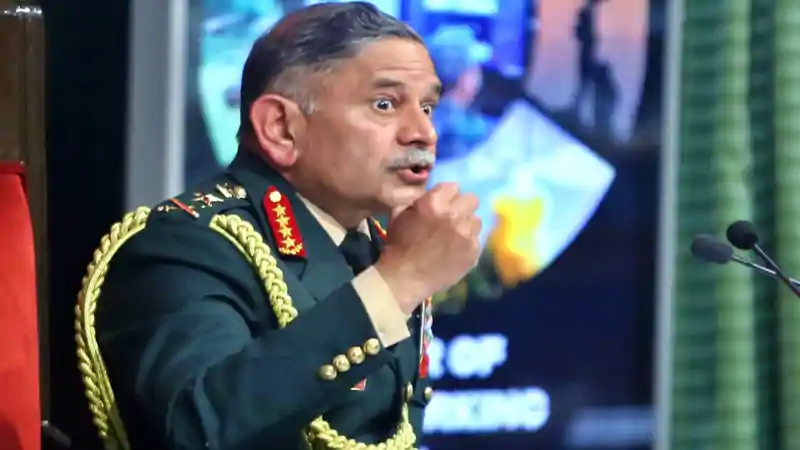 आतंकवाद पर भारत सख्त, सेना प्रमुख बोले-पाकिस्तान तय करे कि दुनिया के नक्शे पर रहना है या इतिहास बनना है