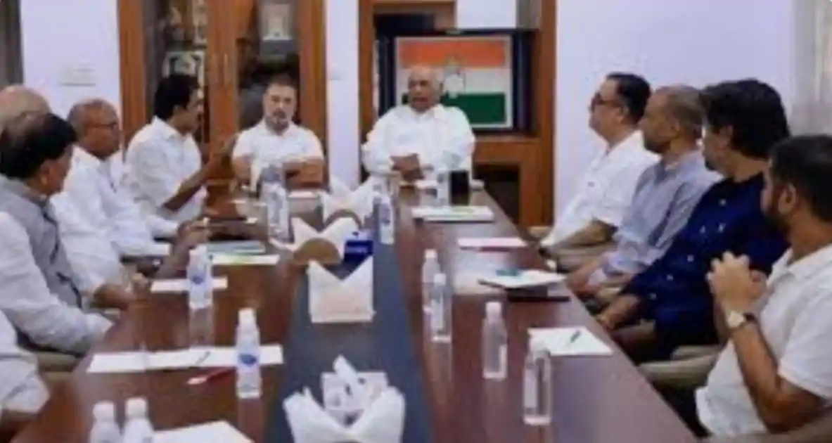 कांग्रेस की पहली लिस्ट जारी: 48 उम्मीदवारों के नाम घोषित, कुटुंबा से प्रदेश अध्यक्ष तो कदवा से शकील अहमद मैदान में