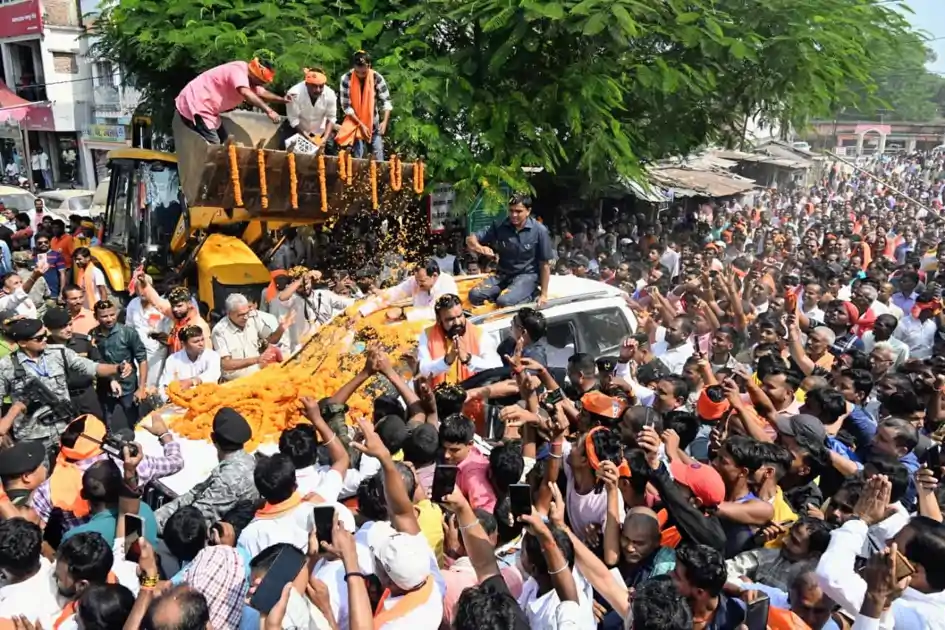 राजद , कांग्रेस के एजेंडे में गरीब कल्याण नहीं स्वयं का परिवार कल्याण : योगी आदित्यनाथ ‎ ‎