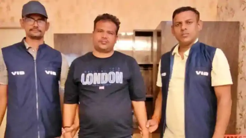 बिहार में 50 हजार रुपये रिश्वत लेते दारोगा गिरफ्तार, निगरानी विभाग की बड़ी कार्रवाई बिहार में 50 हजार रुपये रिश्वत लेते दारोगा गिरफ्तार, निगरानी विभाग की बड़ी कार्रवाई
