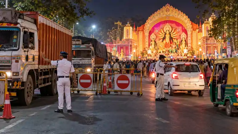 दुर्गा पूजा को लेकर ट्रैफिक प्लान जारी, शहर में भारी वाहनों और सामान्य गाड़ियों की नो-एंट्री