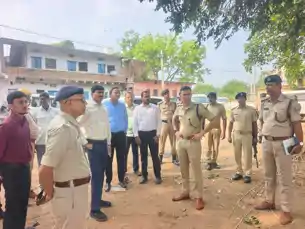 दुर्गा पूजा: डीएम-एसपी ने किया सोन नदी घाट व महुली घाट का निरीक्षण दुर्गा पूजा: डीएम-एसपी ने किया सोन नदी घाट व महुली घाट का निरीक्षण