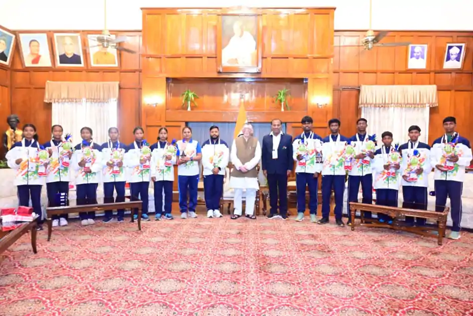 खेलो इंडिया जनजातीय खेलों में झारखंड का दमदार प्रदर्शन, खिलाड़ियों ने राज्यपाल से की मुलाकात
