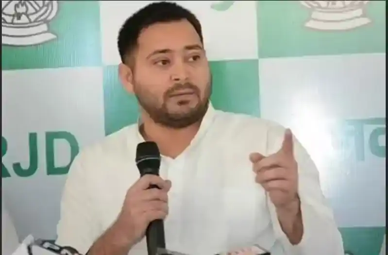महिला आरक्षण को लेकर तेजस्वी यादव का केंद्र पर हमला, 50% कोटा और वर्गीय हिस्सेदारी की उठाई मांग महिला आरक्षण को लेकर तेजस्वी यादव का केंद्र पर हमला, 50% कोटा और वर्गीय हिस्सेदारी की उठाई मांग