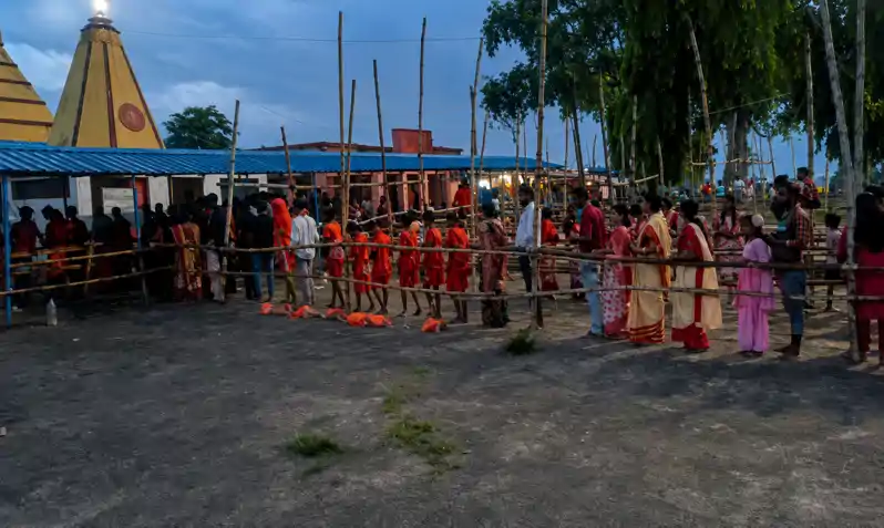पांचवी सोमवारी पर उमड़ा आस्था का सैलाब, शिवमय हुआ देवलेश्वर धाम