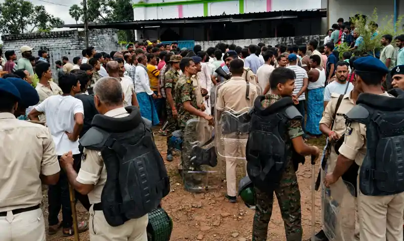 मस्जिद परिसर में मौलवी की चाकू गोदकर हत्या, इलाके में फैली सनसनी मस्जिद परिसर में मौलवी की चाकू गोदकर हत्या, इलाके में फैली सनसनी