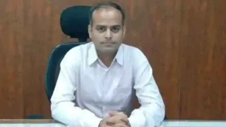 कोर्ट में DC कर्ण सत्यार्थी का सनसनीखेज खुलासा, कहा- विनय चौबे के मौखिक आदेशों से चलता था विभाग!