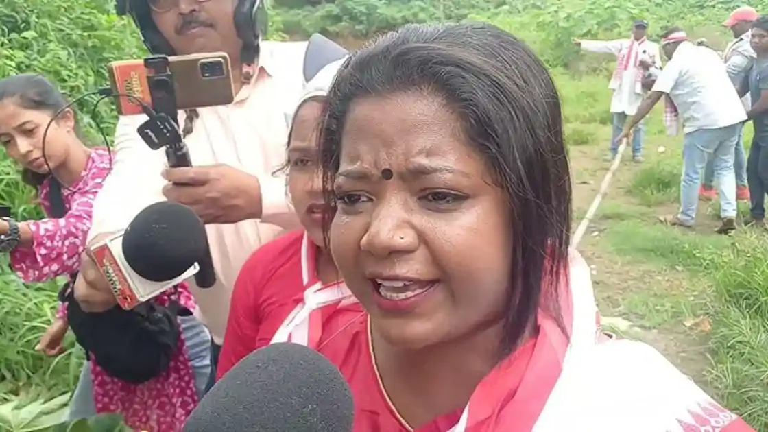 आदिवासी नेत्री निशा भगत को पुलिस ने किया गिरफ्तार 