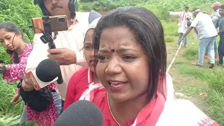 आदिवासी नेत्री निशा भगत को पुलिस ने किया गिरफ्तार 