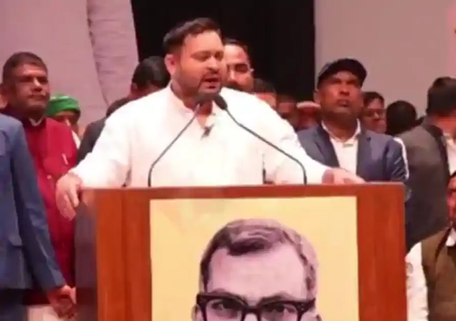 कर्पूरी ठाकुर की पुण्यतिथि पर गरजे तेजस्वी यादव, बोले- तानाशाही चरम पर, बिहार को मिला अचेत मुख्यमंत्री