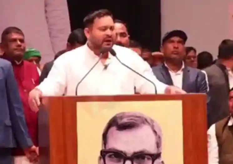 कर्पूरी ठाकुर की पुण्यतिथि पर गरजे तेजस्वी यादव, बोले- तानाशाही चरम पर, बिहार को मिला अचेत मुख्यमंत्री