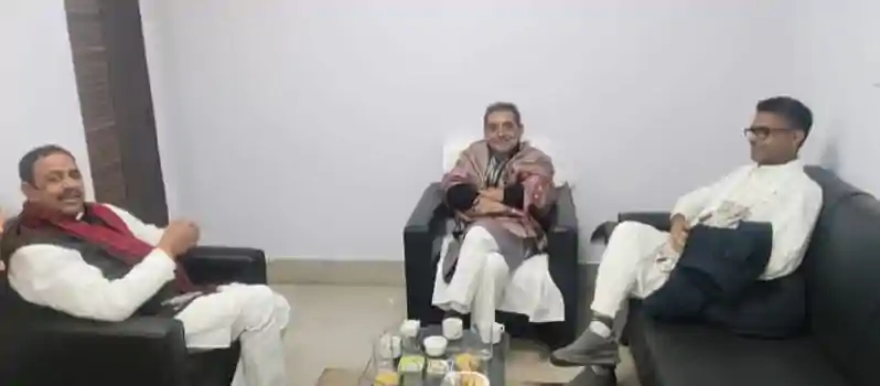 सियासी चाल या वापसी की तैयारी? दो विधायक पहुंचे उपेंद्र कुशवाहा से मिलने, क्या रामेश्वर महतो अलग-थलग पड़े? Upendar Kushwaha