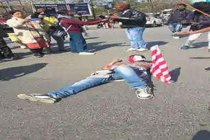 सोमा मुंडा ह*त्याकांड को लेकर आदिवासी संगठनों का शक्ति प्रदर्शन, प्रमुख चौराहों पर बंद का व्यापक असर 