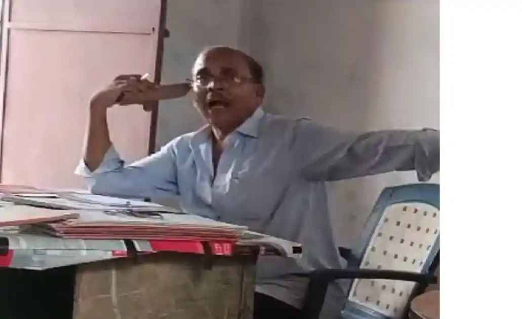 बिहार के इस स्कूल में समय से पहले छुट्टी, गाली-गलौज, बंद शौचालय और बदहाल भोजन व्यवस्था