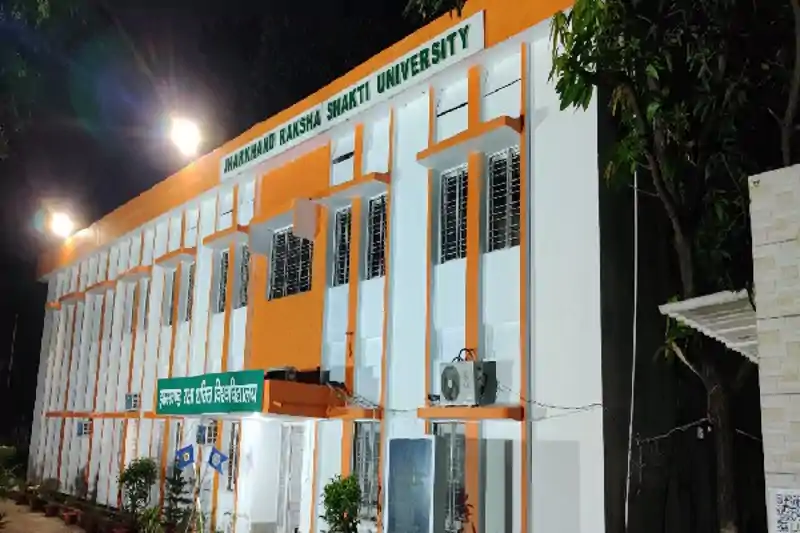 अधर में लटका रक्षा शक्ति विश्वविद्यालय प्रोजेक्ट, करोड़ों खर्च के बाद भी निर्माण अधूरा