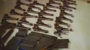 लखीसराय में अवैध मिनी गन फैक्ट्री का पर्दाफाश, बड़ी मात्रा में हथियार बरामद