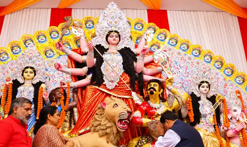 बीजेपी के राष्ट्रीय अध्यक्ष नितिन नवीन ने विभिन्न पंडालों में किए मां दुर्गा के दर्शन, की पूजा अर्चना बीजेपी के राष्ट्रीय अध्यक्ष नितिन नवीन ने विभिन्न पंडालों में किए मां दुर्गा के दर्शन, की पूजा अर्चना