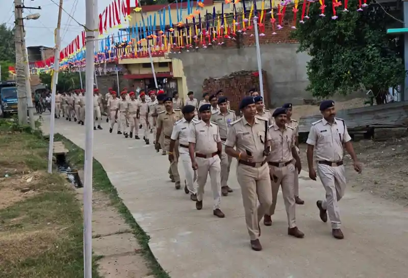 दुर्गापूजा को लेकर पुलिस का फ्लैग मार्च, सुरक्षा व्यवस्था को लेकर प्रशासन सतर्क दुर्गापूजा को लेकर पुलिस का फ्लैग मार्च, सुरक्षा व्यवस्था को लेकर प्रशासन सतर्क