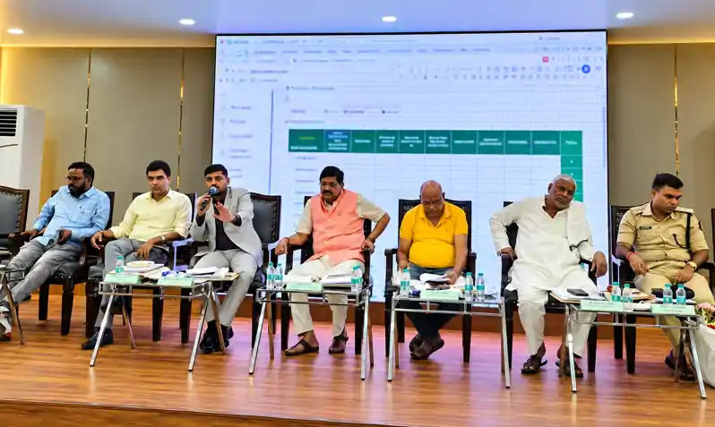 उपायुक्त ने कहा- विकास योजनाओं को धरातल पर उतारने में जनप्रतिनिधि करें सहयोग, 6 माह में दिखेंगे परिणाम