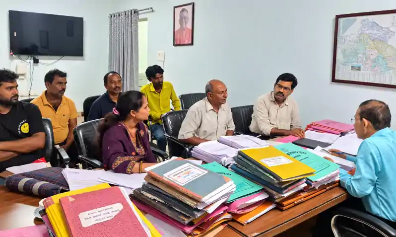 जनता दरबार में एडीएम 'लॉ एंड ऑर्डर' ने सुनी आमजनों की समस्याएं जनता दरबार में एडीएम 'लॉ एंड ऑर्डर' ने सुनी आमजनों की समस्याएं