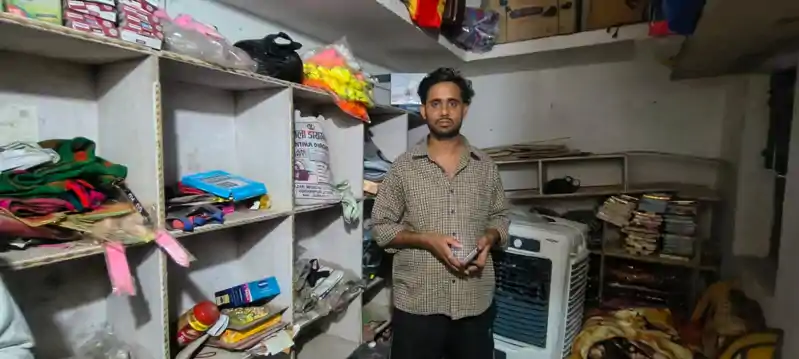 गोदाम से लाखों की चोरी, सोने-चांदी के गहने और कैश लेकर फरार हुए चोर गोदाम से लाखों की चोरी, सोने-चांदी के गहने और कैश लेकर फरार हुए चोर