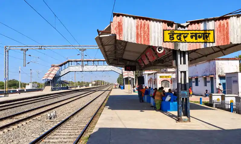 हैदरनगर रेलवे स्टेशन पर दर्दनाक हादसा, इंटरसिटी एक्सप्रेस की चपेट में आने से युवक के दोनों पैर कटे