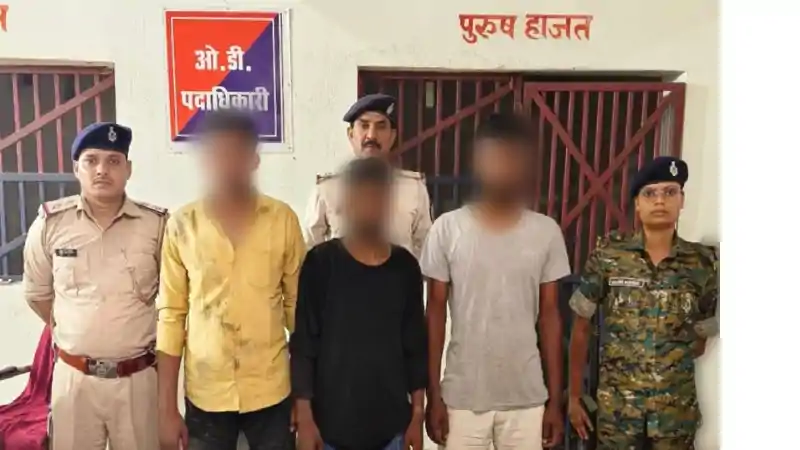 पुलिस की बड़ी कार्रवाई, हथियार और गांजा के साथ तीन गिरफ्तार