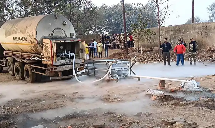 केंदुआडीह : गैस रिसाव पर काबू की कोशिश तेज, नाइट्रोजन इंजेक्शन से हालात सुधारने में जुटी PMRC की टीम