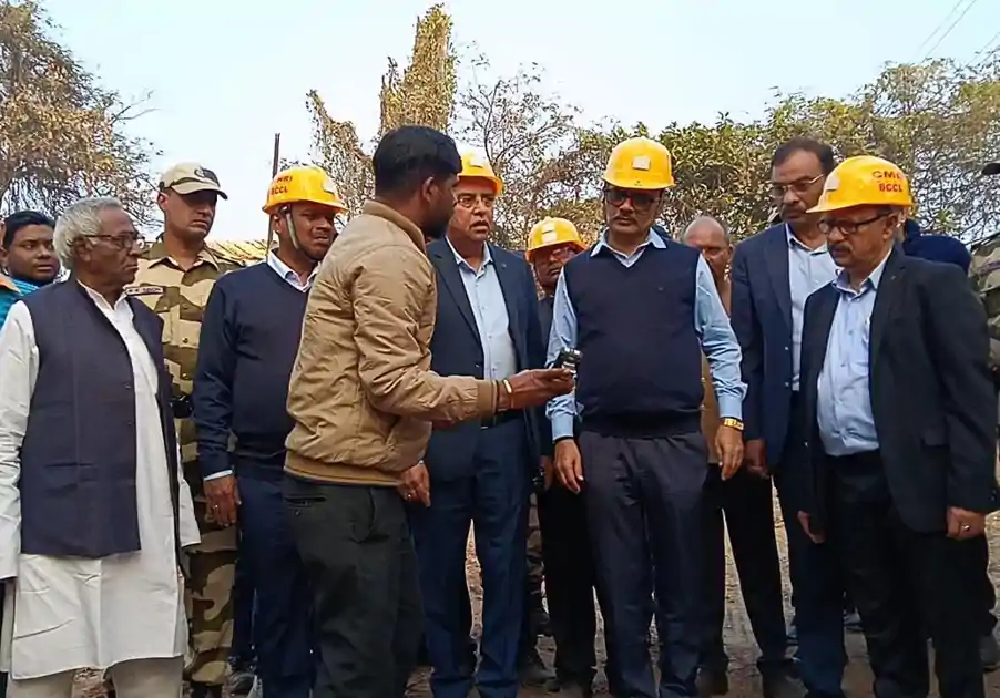 केंदुआडीह : कॉल इंडिया के चेयरमैन ने प्रभावित क्षेत्र का निरीक्षण किया, सुरक्षा को बताया सर्वोच्च प्राथमिकता