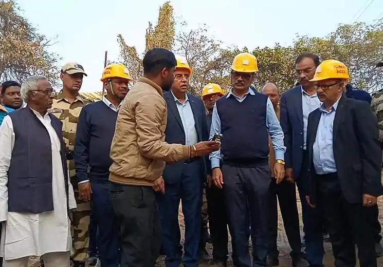 केंदुआडीह : कॉल इंडिया के चेयरमैन ने प्रभावित क्षेत्र का निरीक्षण किया, सुरक्षा को बताया सर्वोच्च प्राथमिकता