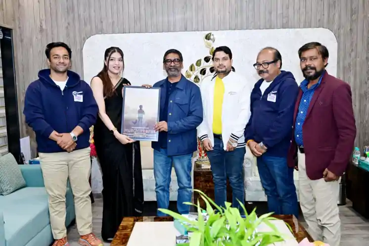 फिल्म 'मुर्गा ट्रॉफी' की टीम ने मुख्यमंत्री हेमंत सोरेन से की मुलाक़ात 