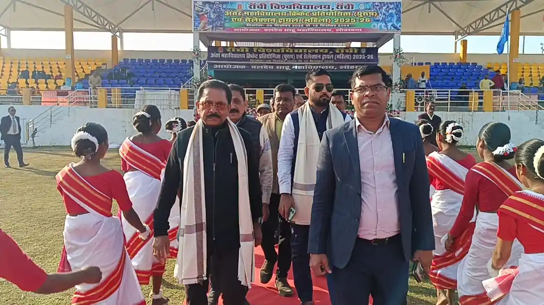 लोहरदगा में क्रिकेट का महासंग्राम, सहवाग–हरभजन की टीमों से सजेगा बलदेव साहू मेमोरियल टी-20