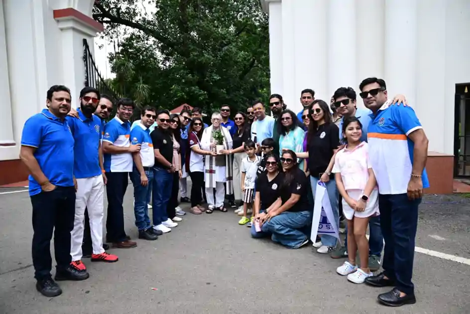 शिक्षा के संदेश के साथ रवाना हुई 'फ्रीडम ड्राइव 2026', राज्यपाल ने दिखाई हरी झंडी
