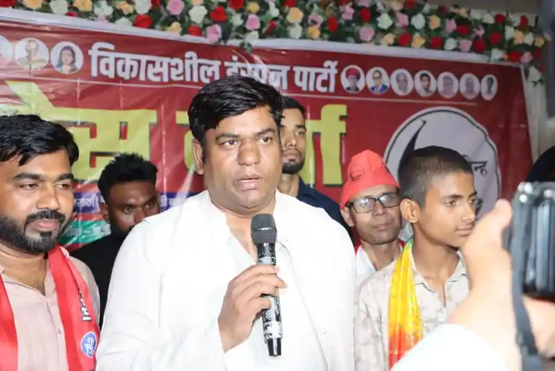 राम लला का दर्शन करेंगे मुकेश सहनी, यूपी में करेंगे जनआंदोलन राम लला का दर्शन करेंगे मुकेश सहनी, यूपी में करेंगे जनआंदोलन