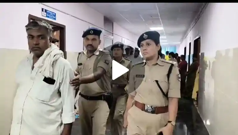 पहले किया गैंगरेप, फिर प्राइवेट पार्ट में डाल दिया लकड़ी और पत्थर के टुकड़े, महिला के साथ हैवानियत