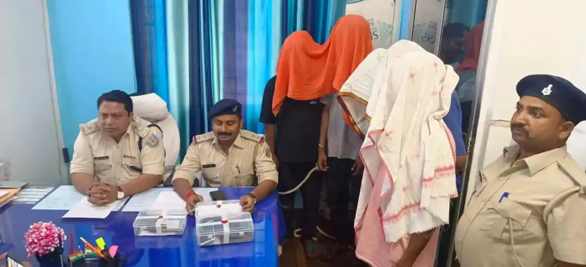 चतरा में उग्रवादियों की धरपकड़, चोरी की बाइक और कारतूस बरामद