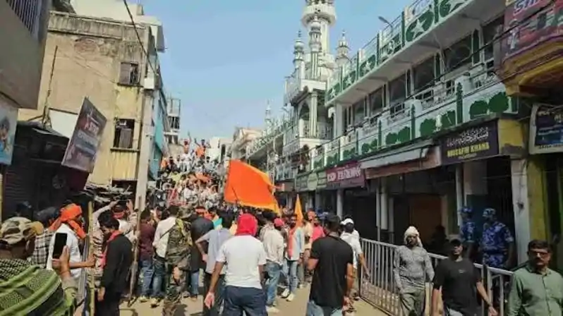 हजारीबाग में सुरक्षा चाक-चौबंद करने की कवायद, त्योहारों से पहले डीजीपी करेंगी जुलूस मार्गों का निरीक्षण हजारीबाग में सुरक्षा चाक-चौबंद करने की कवायद, त्योहारों से पहले डीजीपी करेंगी जुलूस मार्गों का निरीक्षण
