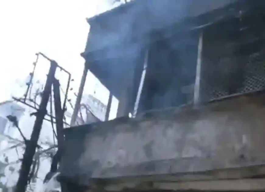 इंदौर में चार्जिंग के दौरान इलेक्ट्रिक कार में लगी आग, किशनगंज के 6 लोगों की जिंदा जलकर मौत