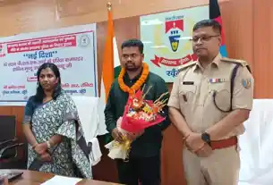 PLFI को बड़ा झटका! एक लाख के इनामी एरिया कमांडर हाबिल मुंडू ने किया आत्मसमर्पण