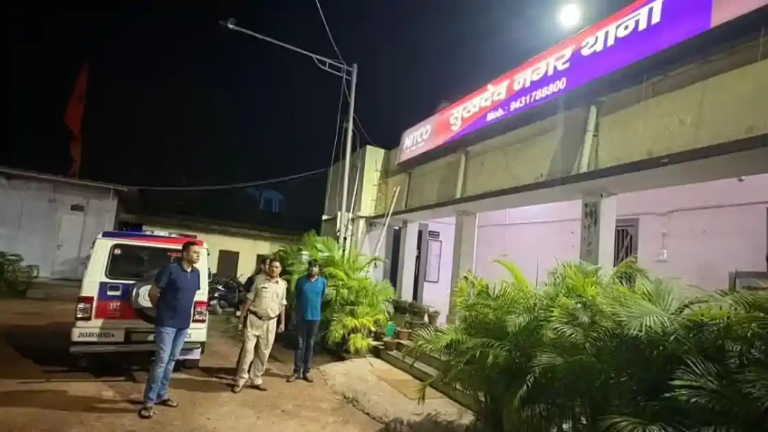 रांची में देर रात पुलिस व्यवस्था की जांच, SSP राकेश रंजन ने कई थानों का किया अचानक दौरा