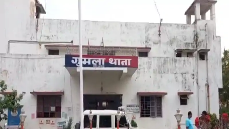 गुमला में छात्रा की सूझबूझ से टली बड़ी वारदात, ऑटो चालक गिरफ्तार; जानिए क्या है पूरा मामला गुमला में छात्रा की सूझबूझ से टली बड़ी वारदात, ऑटो चालक गिरफ्तार; जानिए क्या है पूरा मामला